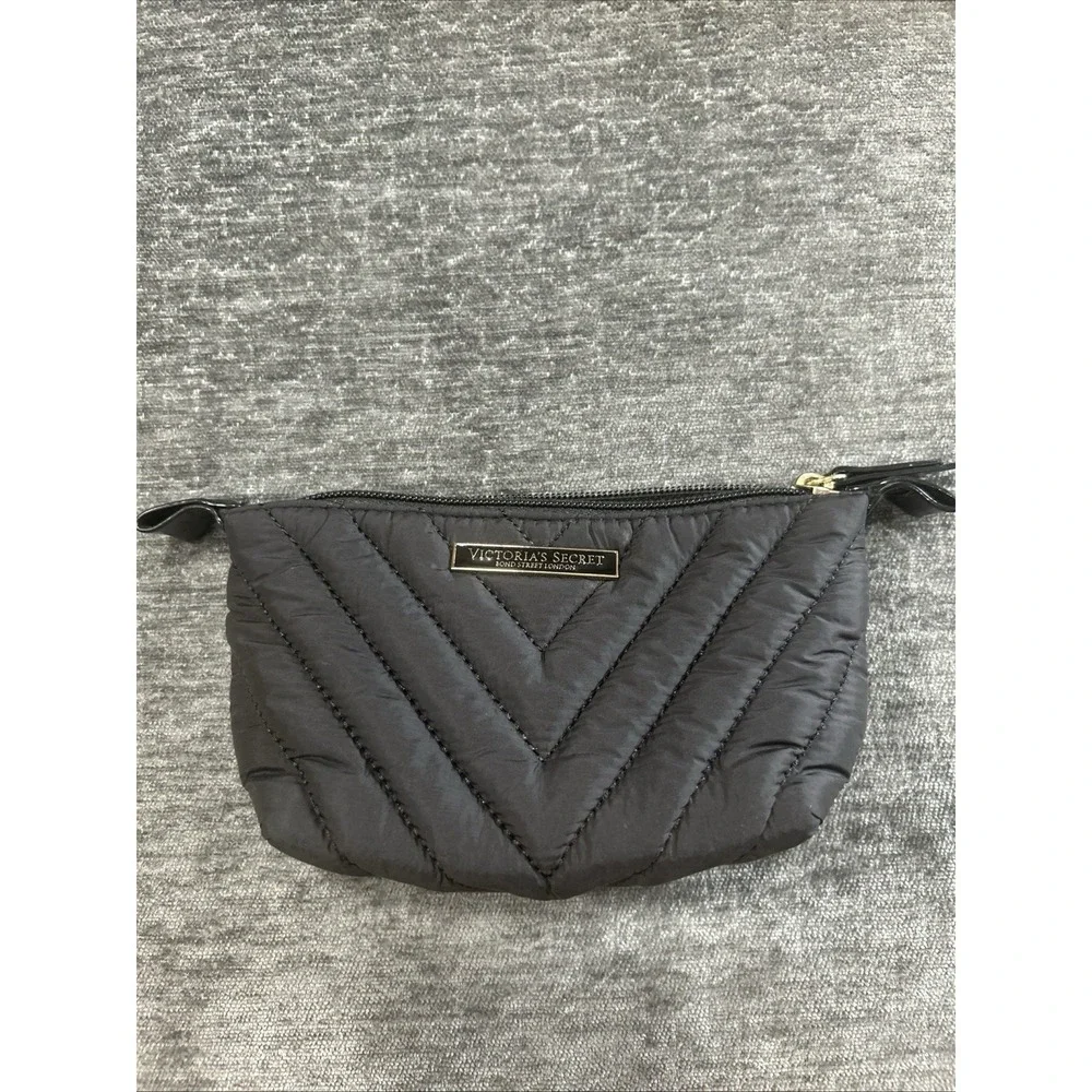 Victoria's Secret Black Quilted Cosmetic Makeup Bag‎ Pouch Chevron Zip Travel